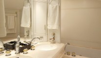 Yacht LA MASCARADE -  Master Bathroom